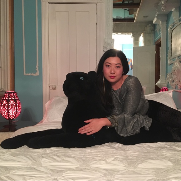 Meet your Posher, Debbie - Picture 3 of 4